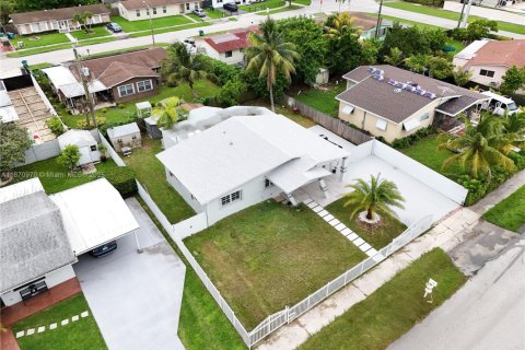 House in Miami, Florida 3 bedrooms, 110.37 sq.m. № 1926674 - photo 4