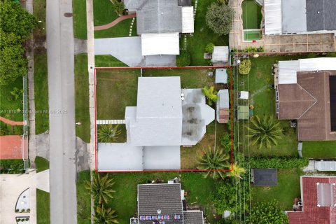 House in Miami, Florida 3 bedrooms, 110.37 sq.m. № 1926674 - photo 5