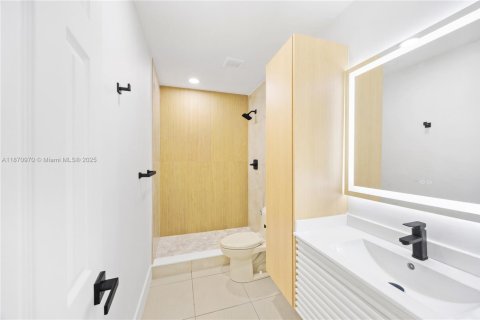 House in Miami, Florida 3 bedrooms, 110.37 sq.m. № 1926674 - photo 15