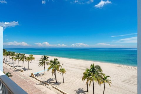 Copropriété à vendre à Hollywood, Floride: 2 chambres, 97.55 m2 № 2087425 - photo 26