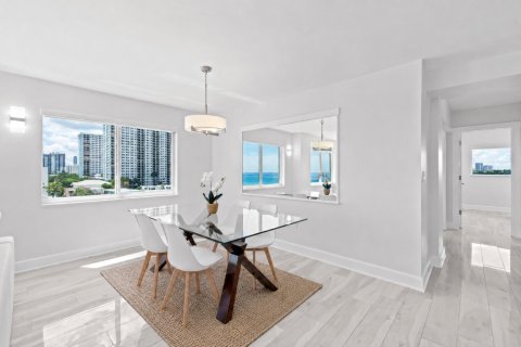 Copropriété à vendre à Hollywood, Floride: 2 chambres, 97.55 m2 № 2087425 - photo 17