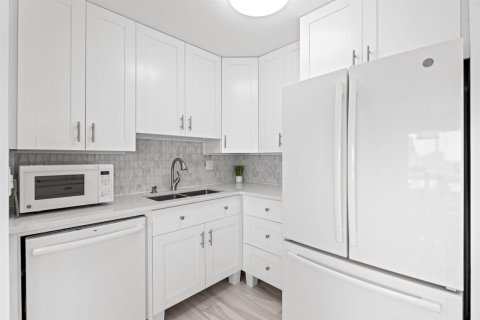 Copropriété à vendre à Hollywood, Floride: 2 chambres, 97.55 m2 № 2087425 - photo 15