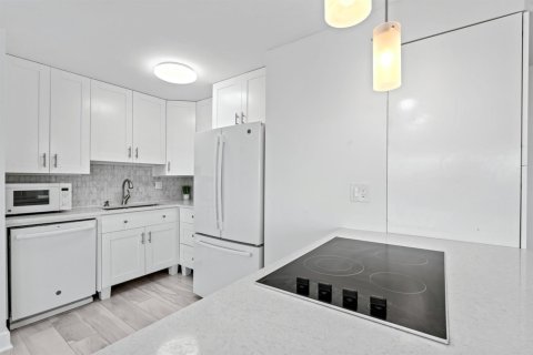 Copropriété à vendre à Hollywood, Floride: 2 chambres, 97.55 m2 № 2087425 - photo 18