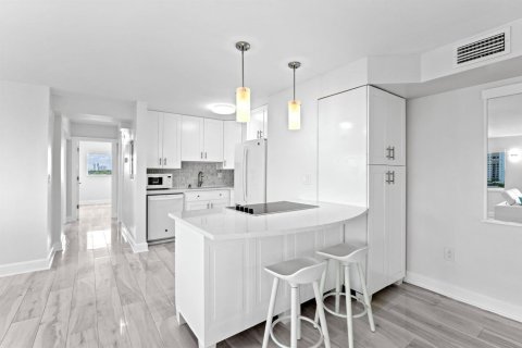 Copropriété à vendre à Hollywood, Floride: 2 chambres, 97.55 m2 № 2087425 - photo 16
