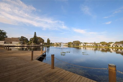 Condo in Coconut Creek, Florida, 2 bedrooms  № 948020 - photo 1