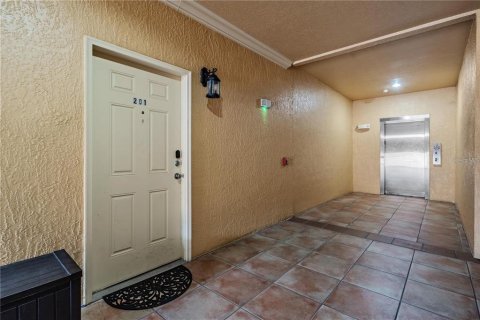 Condo in Tampa, Florida, 1 bedroom № 2148009