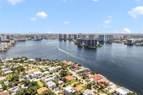 Condo in Sunny Isles Beach, Florida, 1 bedroom № 2172091 - photo 6