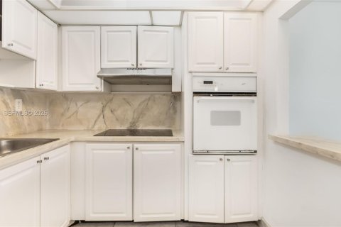Condo in Sunny Isles Beach, Florida, 1 bedroom № 2172091 - photo 22