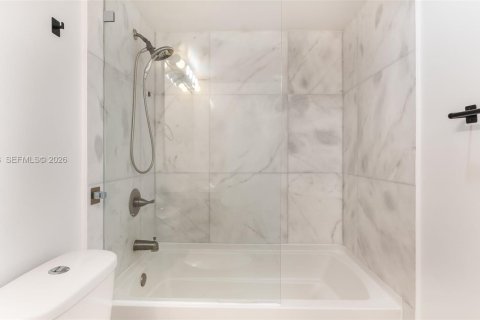 Condo in Sunny Isles Beach, Florida, 1 bedroom № 2172091 - photo 27