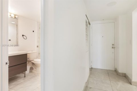 Condo in Sunny Isles Beach, Florida, 1 bedroom № 2172091 - photo 25