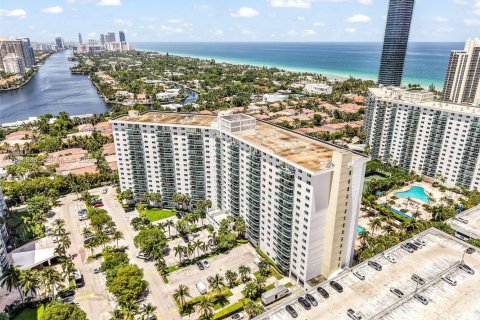 Condo in Sunny Isles Beach, Florida, 1 bedroom № 2172091 - photo 4