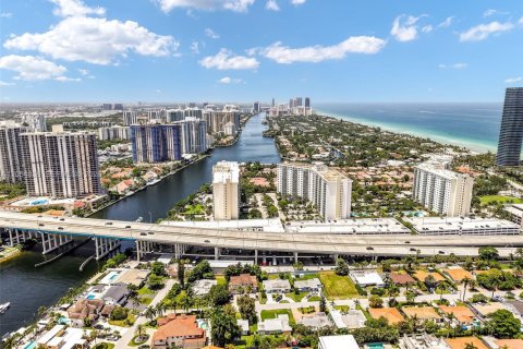 Condo in Sunny Isles Beach, Florida, 1 bedroom № 2172091 - photo 5