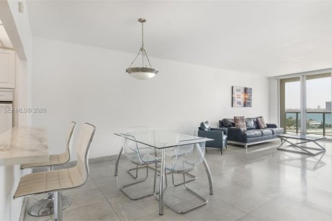 Condo in Sunny Isles Beach, Florida, 1 bedroom № 2172091 - photo 15