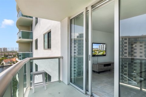 Condo in Sunny Isles Beach, Florida, 1 bedroom № 2172091 - photo 10