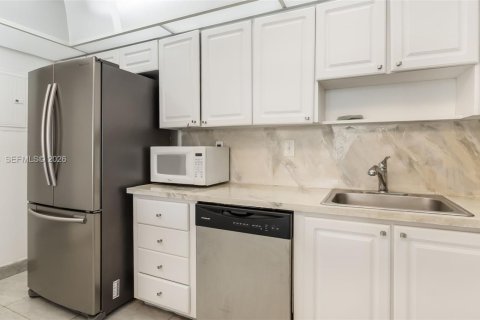 Condo in Sunny Isles Beach, Florida, 1 bedroom № 2172091 - photo 23