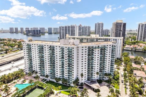 Condo in Sunny Isles Beach, Florida, 1 bedroom № 2172091