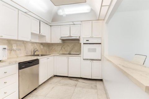 Condo in Sunny Isles Beach, Florida, 1 bedroom № 2172091 - photo 21