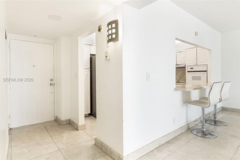 Condo in Sunny Isles Beach, Florida, 1 bedroom № 2172091 - photo 19