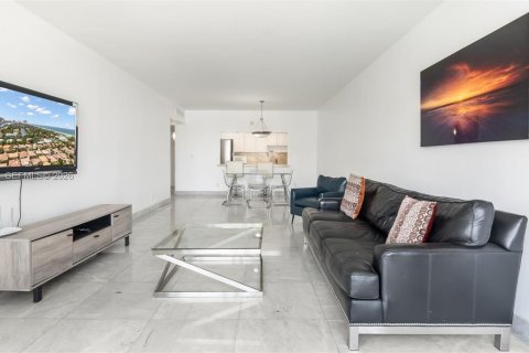 Condo in Sunny Isles Beach, Florida, 1 bedroom № 2172091 - photo 16
