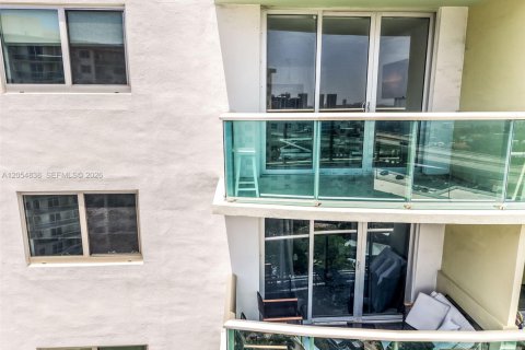 Condo in Sunny Isles Beach, Florida, 1 bedroom № 2172091 - photo 12