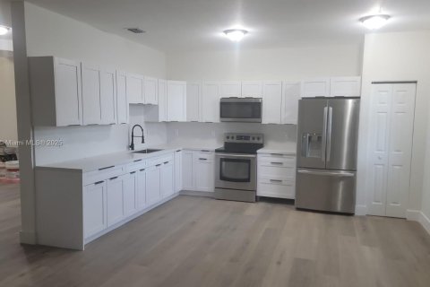 House in Homestead, Florida 5 bedrooms, 253.81 sq.m. № 1931994 - photo 4