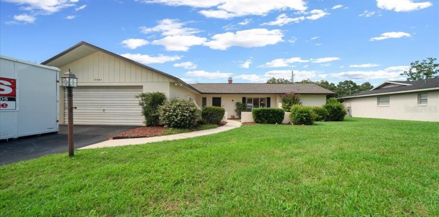 House in Ocala, Florida 3 bedrooms, 166.67 sq.m. № 1831390