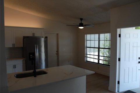 House in Sarasota, Florida 3 bedrooms, 101.73 sq.m. № 1334550 - photo 8