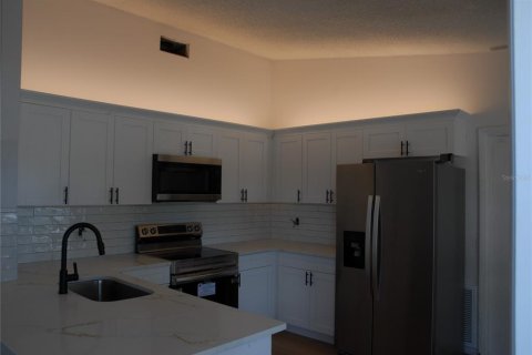 House in Sarasota, Florida 3 bedrooms, 101.73 sq.m. № 1334550 - photo 7