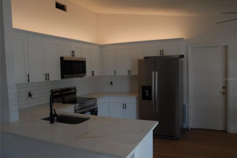 House in Sarasota, Florida 3 bedrooms, 101.73 sq.m. № 1334550 - photo 6