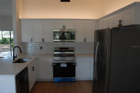 House in Sarasota, Florida 3 bedrooms, 101.73 sq.m. № 1334550 - photo 5