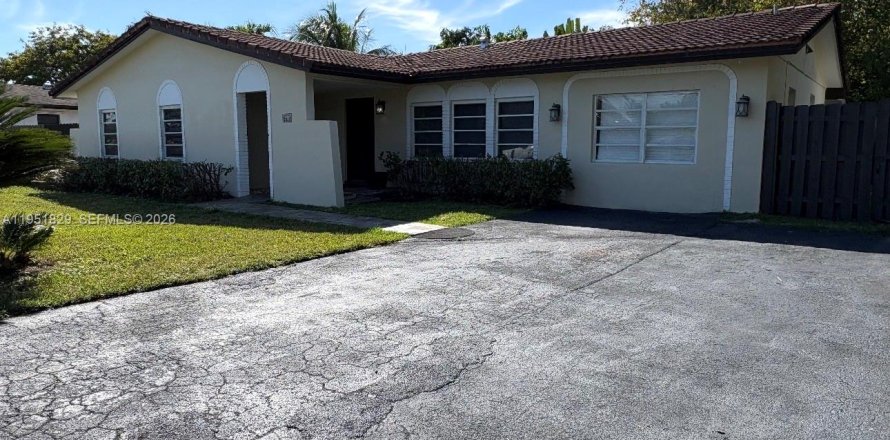 Дом в Майами, Флорида 4 спальни, 207.54м2 № 2006061