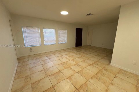 Снять в аренду виллу или дом в Майами, Флорида 4 спальни, 207.54м2, № 2006061 - фото 4