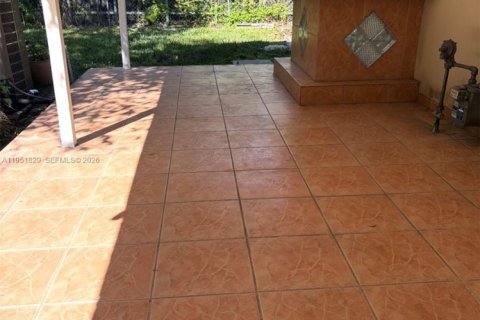 Снять в аренду виллу или дом в Майами, Флорида 4 спальни, 207.54м2, № 2006061 - фото 3