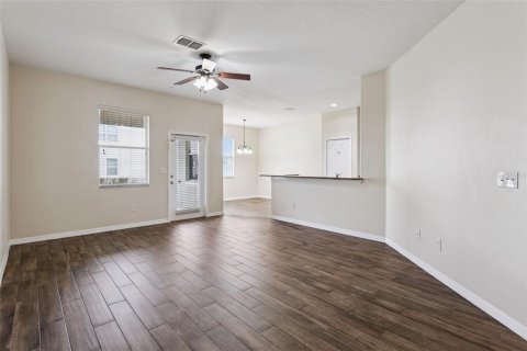 Townhouse in Winter Garden, Florida 3 bedrooms, 181.72 sq.m. № 2393646 - photo 5