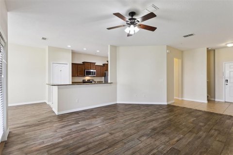 Townhouse in Winter Garden, Florida 3 bedrooms, 181.72 sq.m. № 2393646 - photo 6