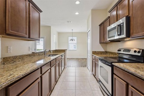 Townhouse in Winter Garden, Florida 3 bedrooms, 181.72 sq.m. № 2393646 - photo 10