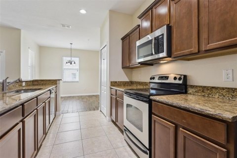 Townhouse in Winter Garden, Florida 3 bedrooms, 181.72 sq.m. № 2393646 - photo 11
