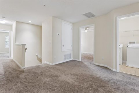 Townhouse in Winter Garden, Florida 3 bedrooms, 181.72 sq.m. № 2393646 - photo 19