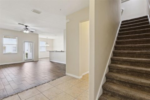 Townhouse in Winter Garden, Florida 3 bedrooms, 181.72 sq.m. № 2393646 - photo 18