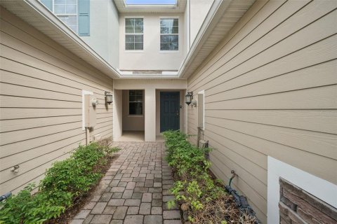Townhouse in Winter Garden, Florida 3 bedrooms, 181.72 sq.m. № 2393646 - photo 2