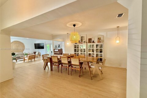 Villa ou maison à vendre à Miami, Floride: 3 chambres, 148.09 m2 № 1954202 - photo 12