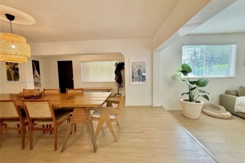 Villa ou maison à vendre à Miami, Floride: 3 chambres, 148.09 m2 № 1954202 - photo 15