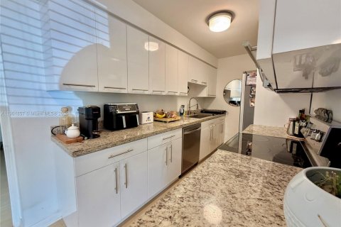 Villa ou maison à vendre à Miami, Floride: 3 chambres, 148.09 m2 № 1954202 - photo 17