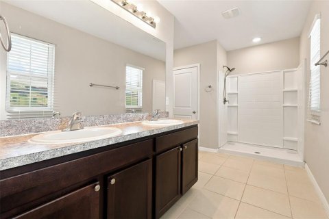 House in Zephyrhills, Florida 4 bedrooms, 225.94 sq.m. № 2349264 - photo 11