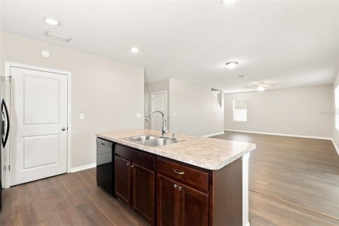 House in Zephyrhills, Florida 4 bedrooms, 225.94 sq.m. № 2349264 - photo 6
