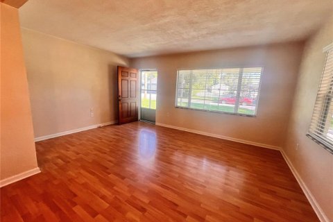 Casa en alquiler en Orlando, Florida, 2 dormitorios, 102.19 m2 № 1899490 - foto 6