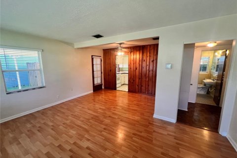 Casa en alquiler en Orlando, Florida, 2 dormitorios, 102.19 m2 № 1899490 - foto 4