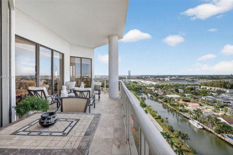 Condo in Aventura, Florida, 3 bedrooms  № 2009755 - photo 30