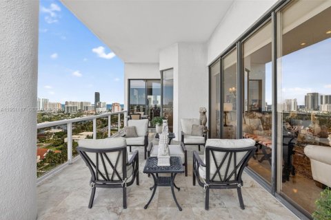 Condo in Aventura, Florida, 3 bedrooms  № 2009755 - photo 14