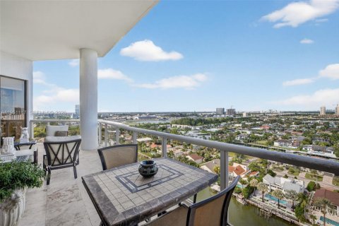 Condo in Aventura, Florida, 3 bedrooms  № 2009755 - photo 21